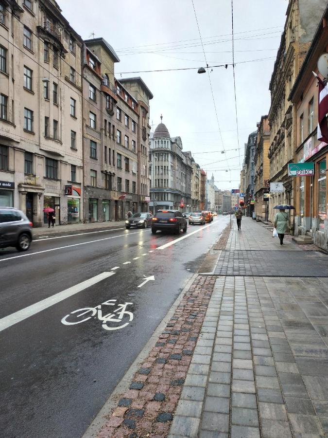 Апартаменты Tiny Non-Smoking Caka & Free Parking Рига Экстерьер фото