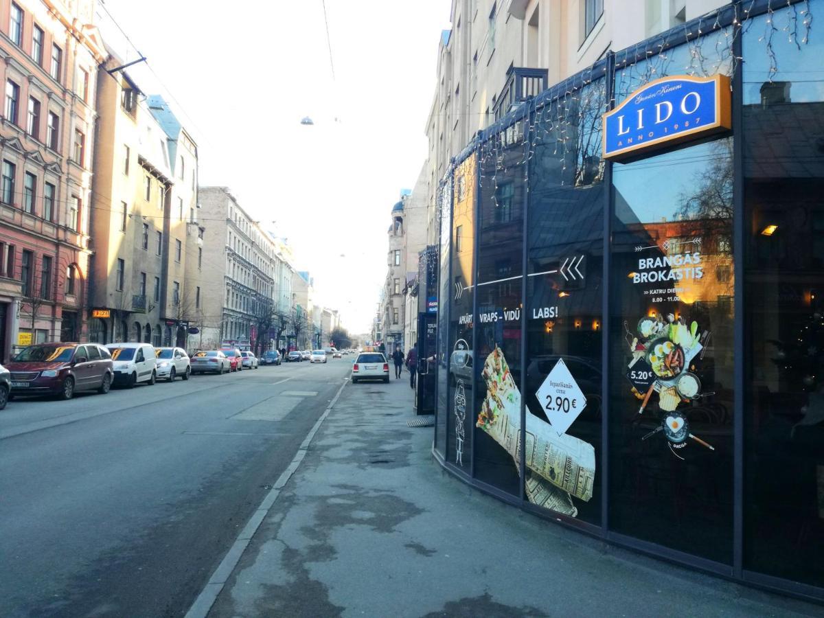 Апартаменты Tiny Non-Smoking Caka & Free Parking Рига Экстерьер фото